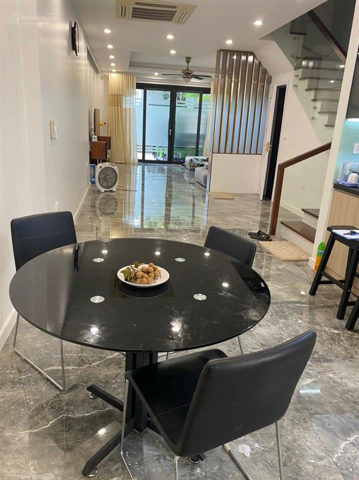 Bán liền kề khu spring valley , hoàn thiện 5 tầng chỉ việc vào ở , sẵn sổ đỏ giao dịch ngay