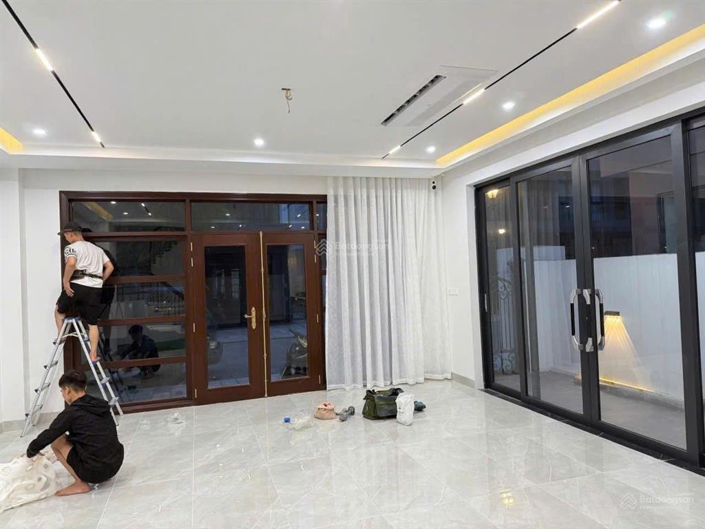Cho thuê căn xẻ khe 104 m2 , hoàn thiện 2 tầng đẹp thoáng mát và nhiều quỹ căn đẹp giá tốt khác