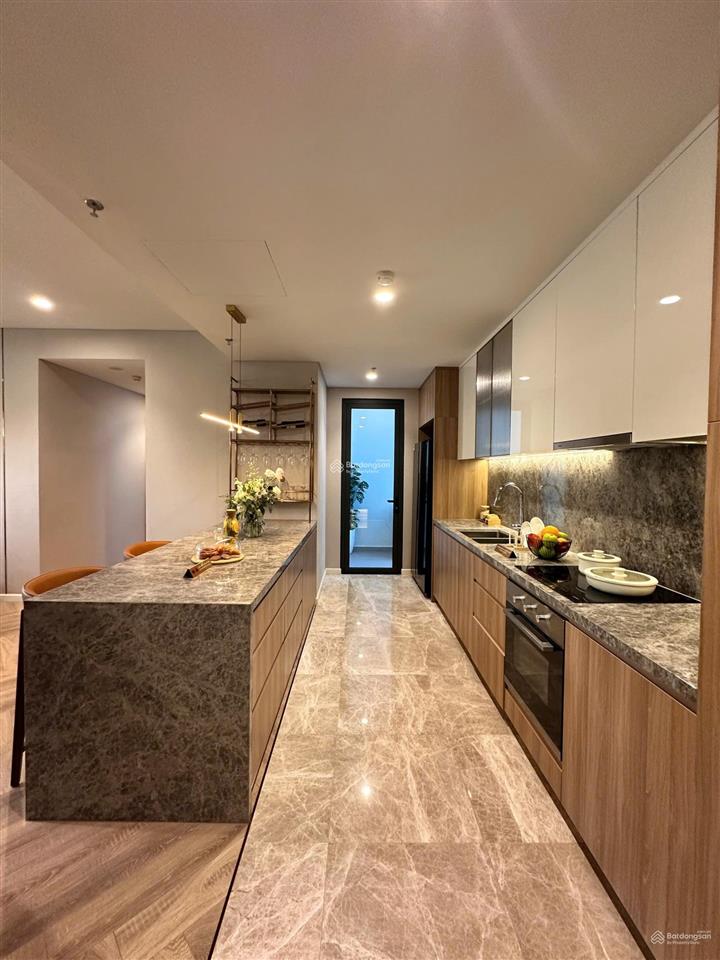 Bán siêu phẩm kinh cong 3pn tại vinhomes cao xà lá , quỹ căn ngoại giao giá chính sách tốt .