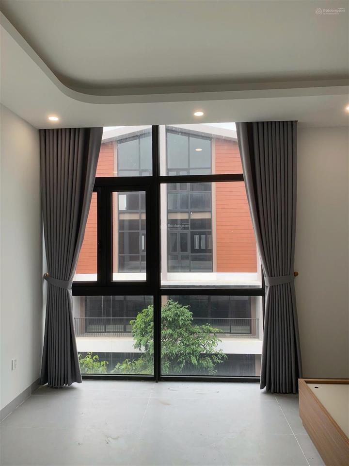 Cho thuê căn 70 m2 hoàn thiện cơ bản thích hợp làm văn phòng, để ở.
