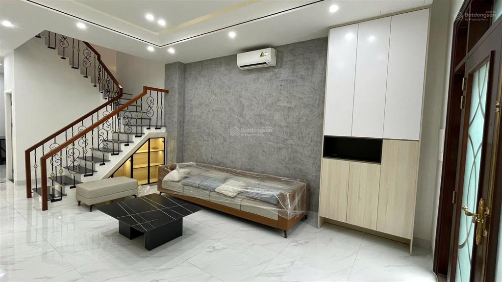 Cho thuê căn xẻ khe đồ đẹp thoáng mát đồ cơ bản 105 m2 giá rẻ, hoàn thiện được luôn.