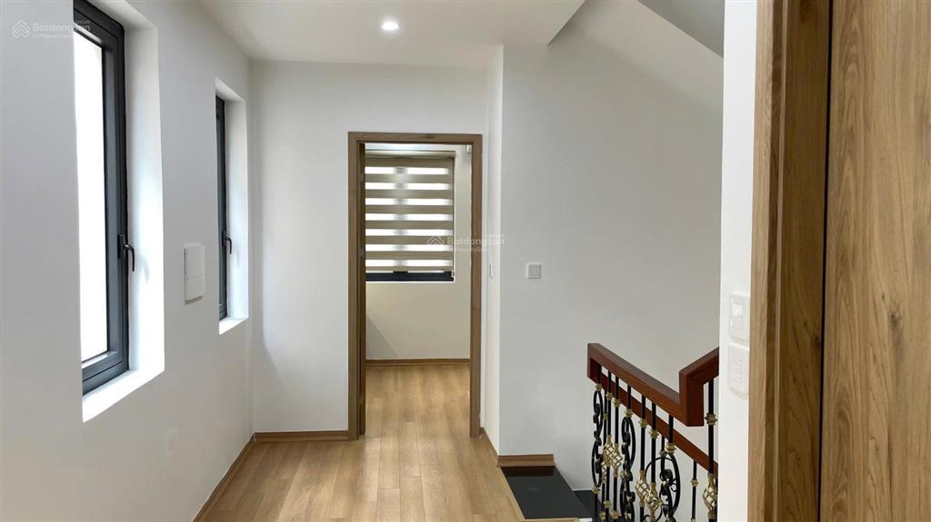 Cho thuê căn xẻ khe đồ đẹp thoáng mát đồ cơ bản 105 m2 giá rẻ, hoàn thiện được luôn.