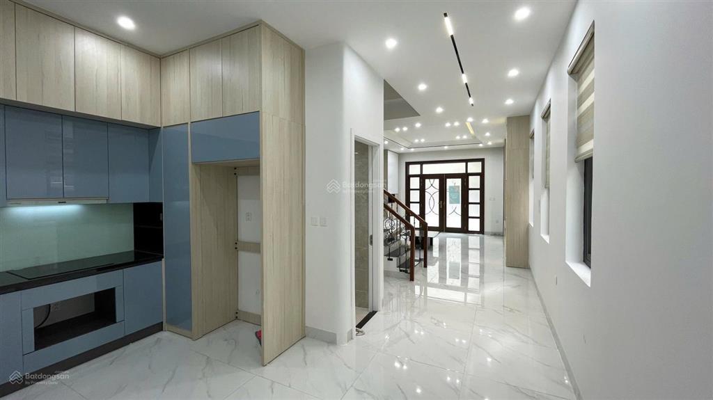 Cho thuê căn xẻ khe đồ đẹp thoáng mát đồ cơ bản 105 m2 giá rẻ, hoàn thiện được luôn.