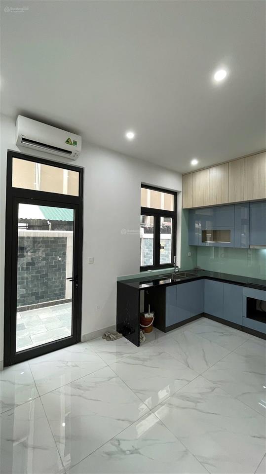 Cho thuê căn xẻ khe đồ đẹp thoáng mát đồ cơ bản 105 m2 giá rẻ, hoàn thiện được luôn.
