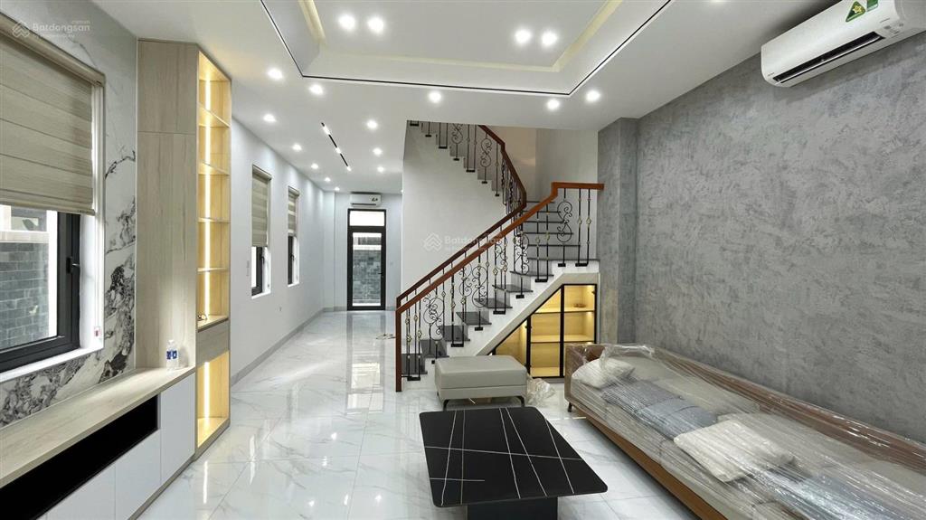Cho thuê căn xẻ khe đồ đẹp thoáng mát đồ cơ bản 105 m2 giá rẻ, hoàn thiện được luôn.