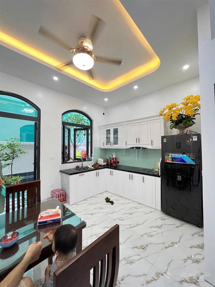 Cho thuê căn hoàn thiện 5 tầng full đồ giá rẻ 12 triệu chỉ việc vào ở luôn