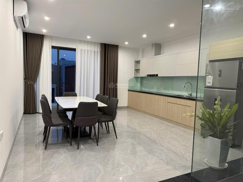 Cho thuê căn xẻ khe 140 m² trục đường 20 mét, 2 mặt tiền đầy đủ đồ có 6 pn, thích hợp làm vp để ở