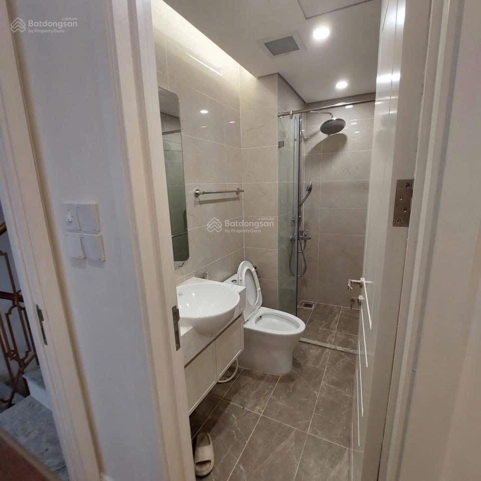 Chính chủ cho thuê căn xẻ khe hoàn thiện 3 tầng, có 3 pn giá hạt rẻ
