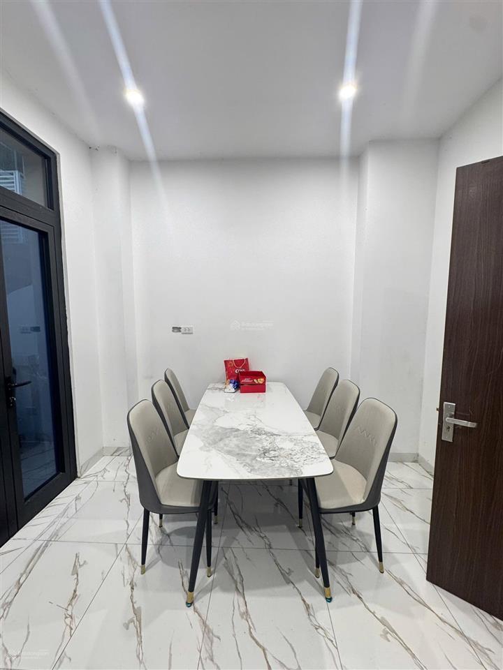 Cho thuê sao biển hoàn thiện 2 tầng đồ cơ bản thích hợp làm văn phòng, để ở