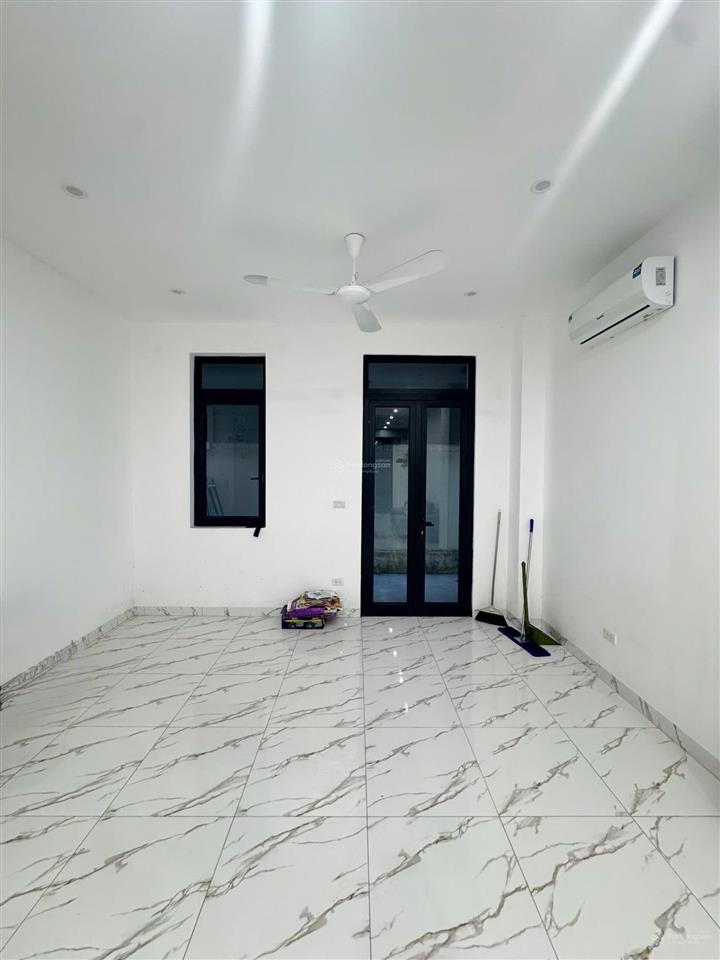 Cho thuê sao biển hoàn thiện 2 tầng đồ cơ bản thích hợp làm văn phòng, để ở