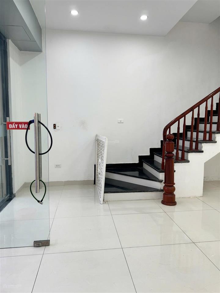 Cho thuê căn chà là trục 20 mét, hướng mát, hoàn thiện 2 tầng, thích hợp làm văn phòng