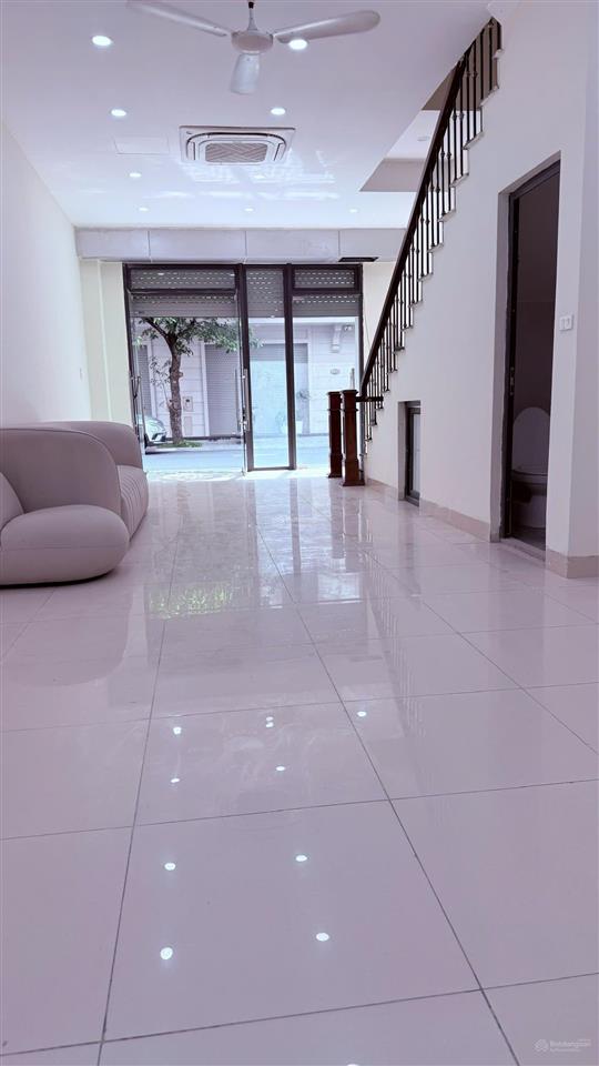 Chính chủ cần bán gấp căn sao biển 58,5 m², hoàn thiện sẵn full 5 tầng chỉ việc vào ở luôn.