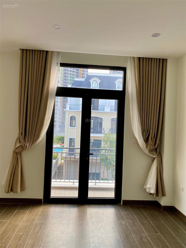 Cho thuê căn 100 m², 2 mặt tiền đường 20 mét trục hoàn thiện 3 tầng thích hợp làm văn phòng