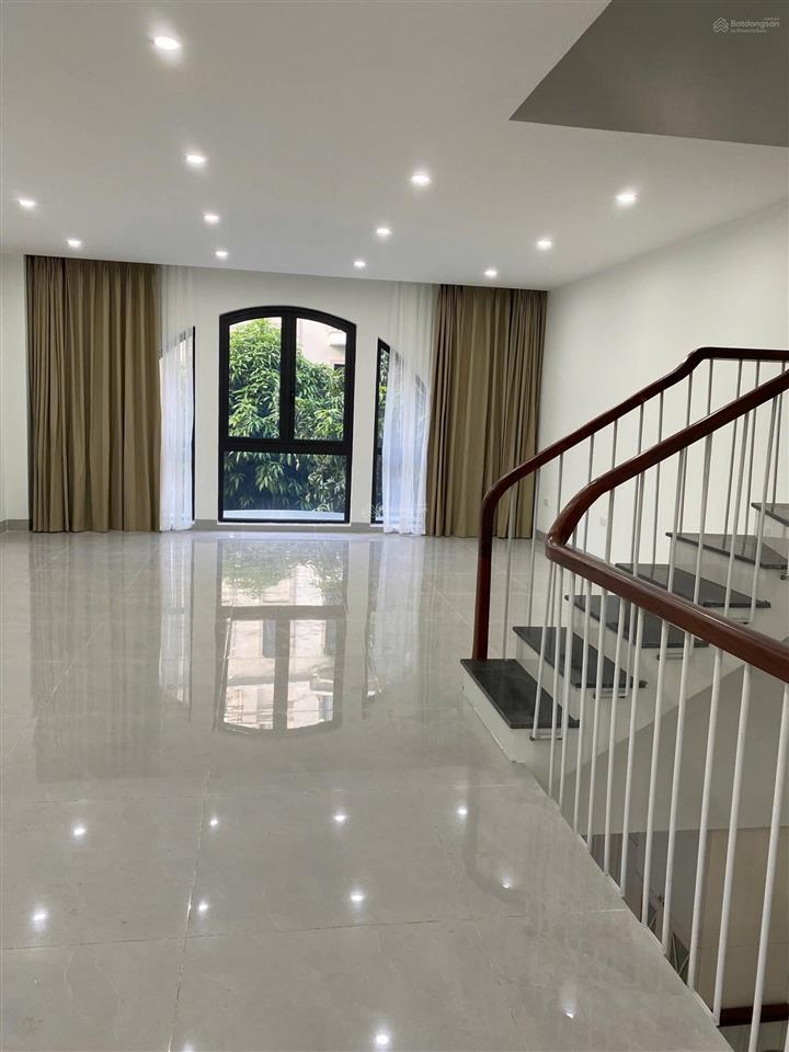 Cho thuê căn 100 m², 2 mặt tiền đường 20 mét trục hoàn thiện 3 tầng thích hợp làm văn phòng