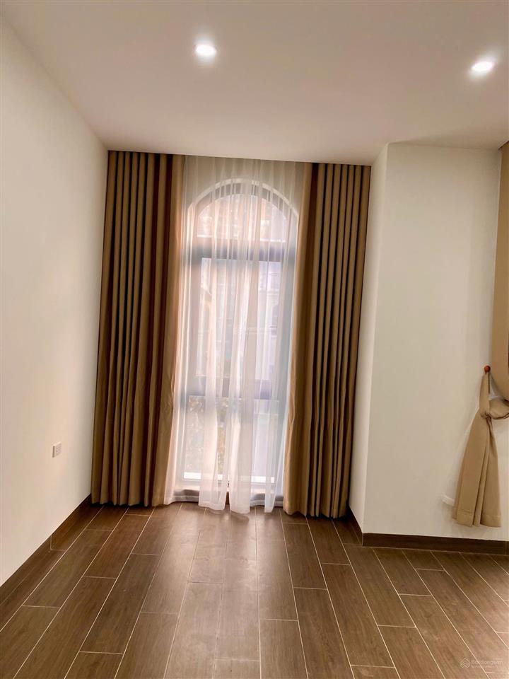 Cho thuê căn 100 m², 2 mặt tiền đường 20 mét trục hoàn thiện 3 tầng thích hợp làm văn phòng