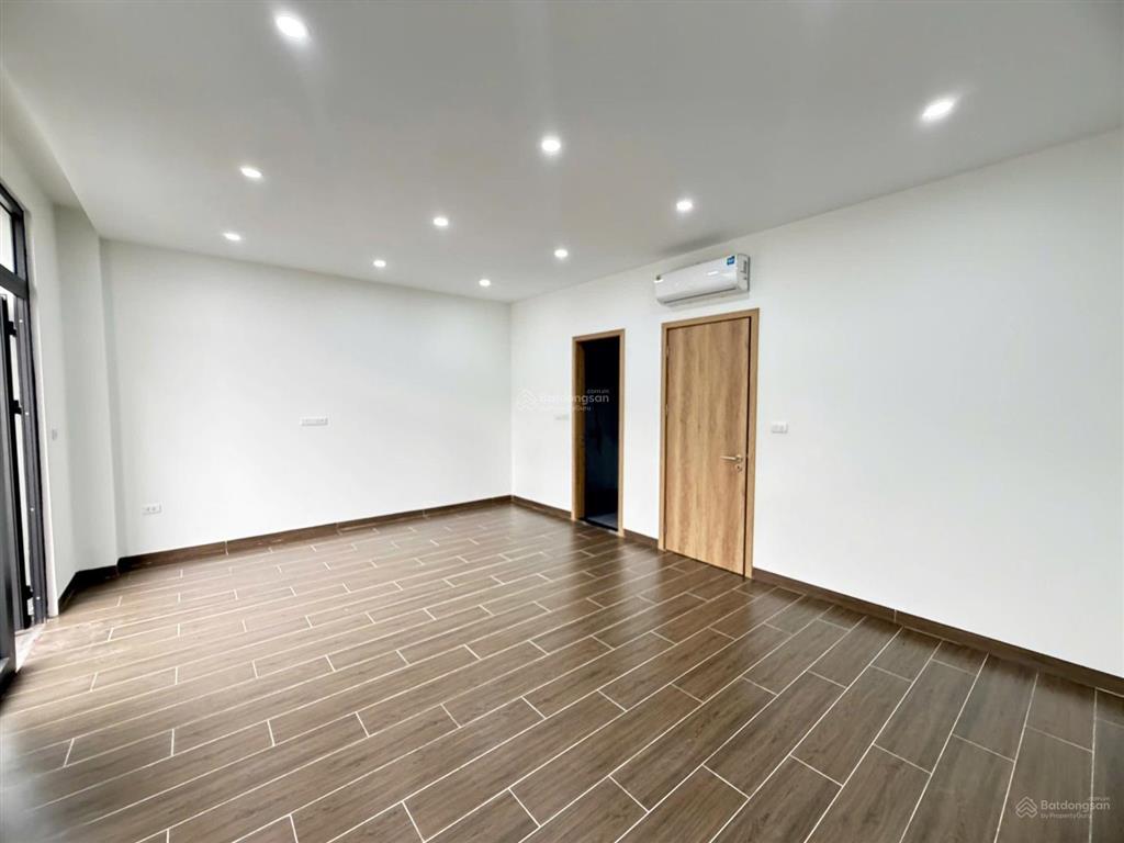 Cho thuê căn 100 m², 2 mặt tiền đường 20 mét trục hoàn thiện 3 tầng thích hợp làm văn phòng