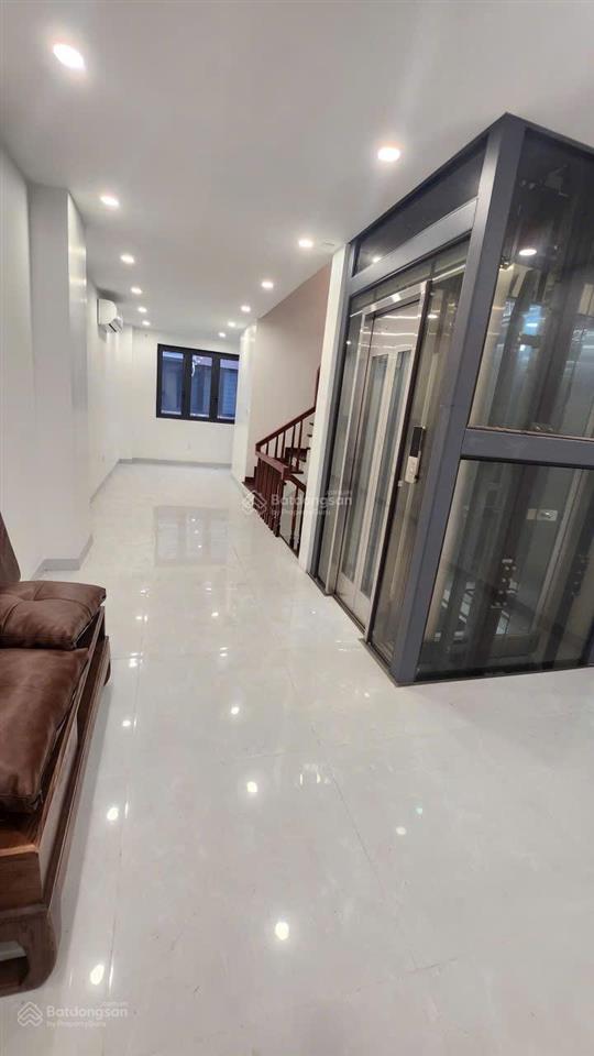 Cho thuê căn hoàn thiện 5 tầng có thang máy, full nội thất chỉ việc vào ở