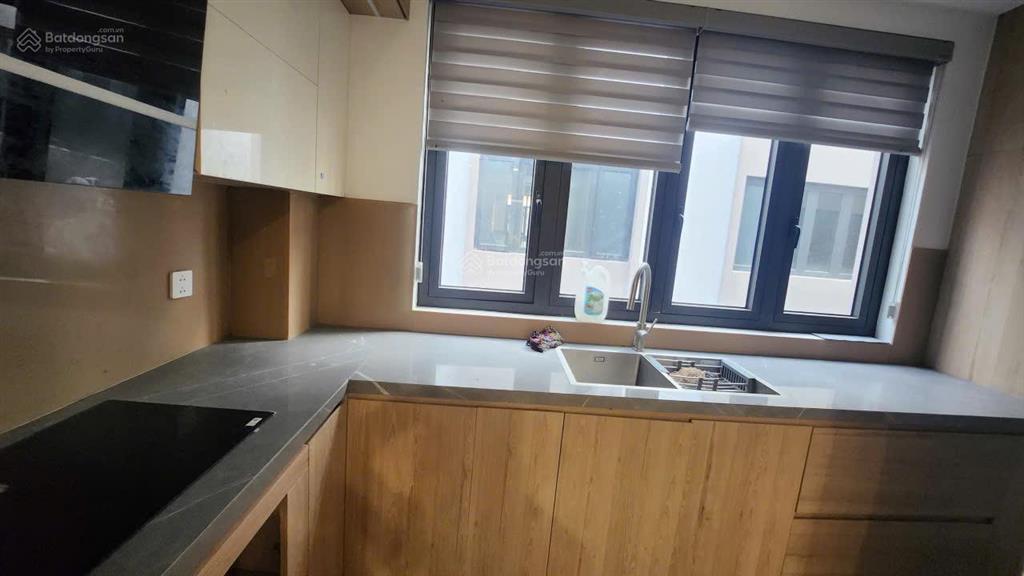 Cho thuê căn hoàn thiện 5 tầng có thang máy, full nội thất chỉ việc vào ở