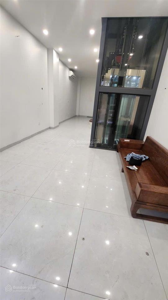 Cho thuê căn hoàn thiện 5 tầng có thang máy, full nội thất chỉ việc vào ở