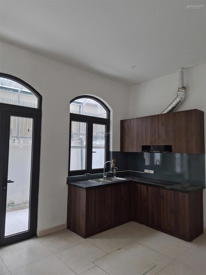 Cho thuê căn hoàn thiện 2 tầng, đồ cơ bản vào ở được luôn