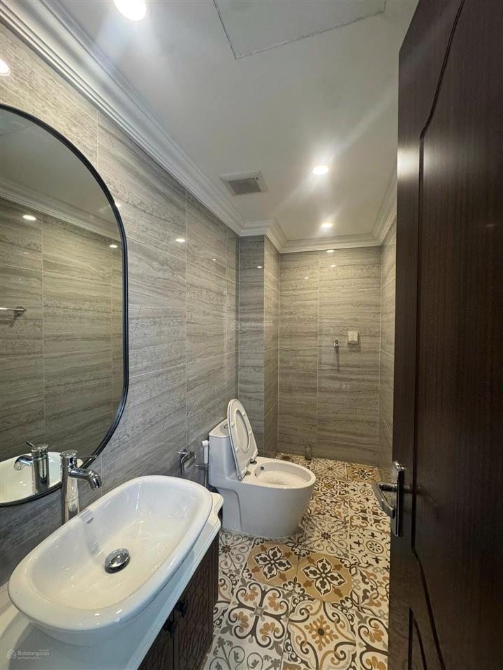 Cho thuê căn sao biển hoàn thiện 5 tầng chỉ việc vào ở