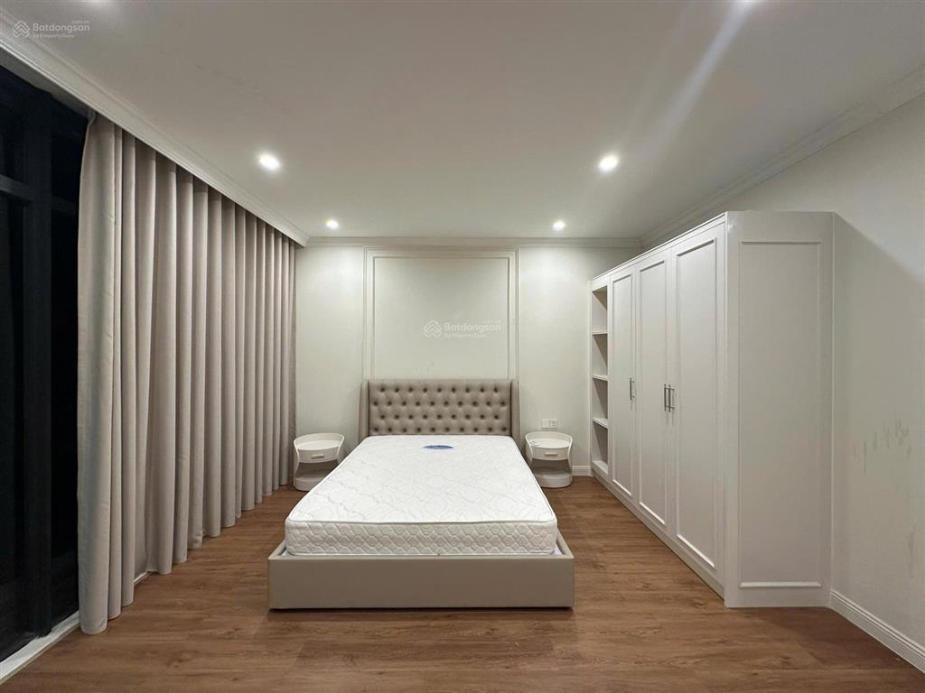 Cần cho thuê căn liền kề hoàn thiện 3 tầng, có 4 phòng ngủ, sẵn đồ chỉ việc vào ở