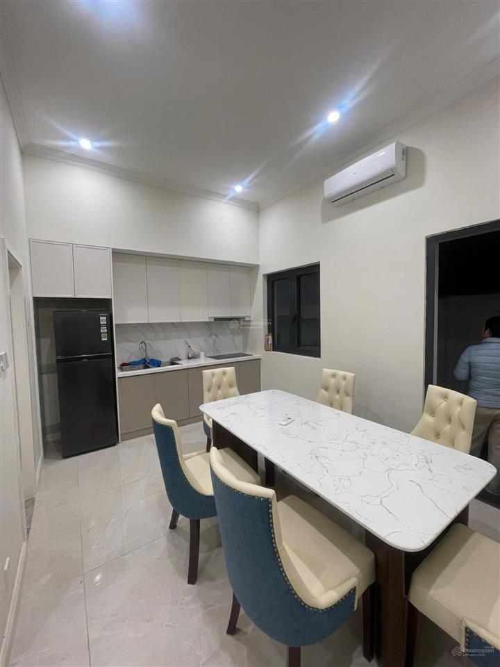 Cần cho thuê căn liền kề hoàn thiện 3 tầng, có 4 phòng ngủ, sẵn đồ chỉ việc vào ở