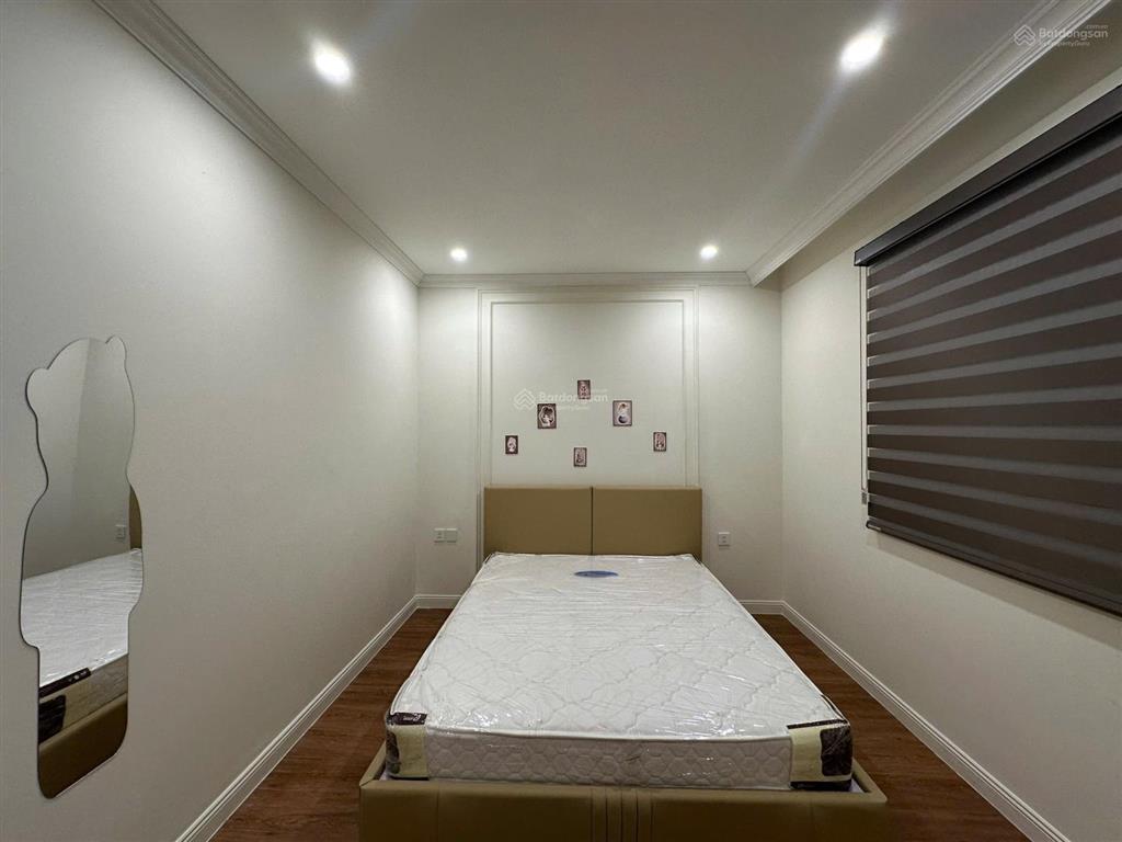 Cần cho thuê căn liền kề hoàn thiện 3 tầng, có 4 phòng ngủ, sẵn đồ chỉ việc vào ở