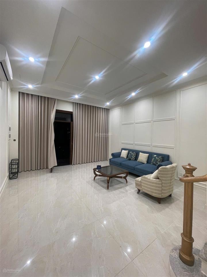 Cần cho thuê căn liền kề hoàn thiện 3 tầng, có 4 phòng ngủ, sẵn đồ chỉ việc vào ở