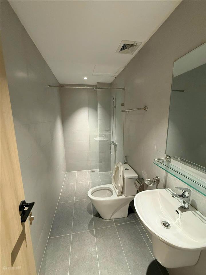 Cho thuê căn phố biển 119 m2, hoàn thiện 2 tầng cơ bản, thoáng mát vào ở được luôn