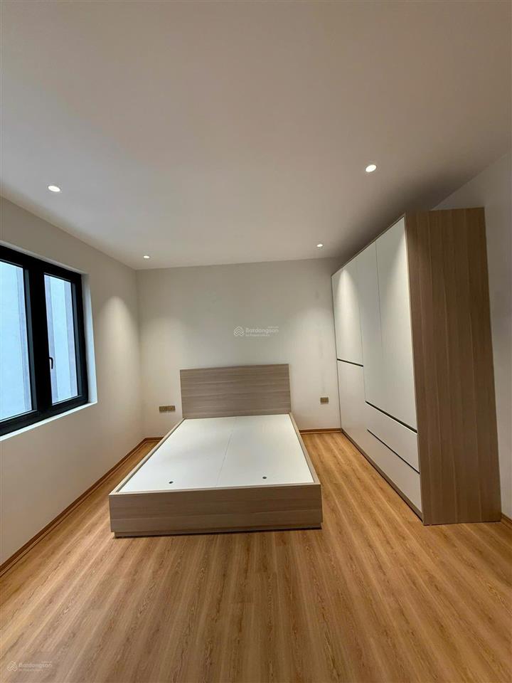 Cho thuê căn phố biển 119 m2, hoàn thiện 2 tầng cơ bản, thoáng mát vào ở được luôn