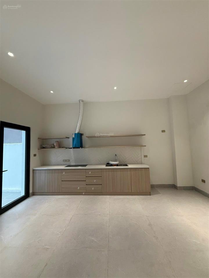 Cho thuê căn phố biển 119 m2, hoàn thiện 2 tầng cơ bản, thoáng mát vào ở được luôn