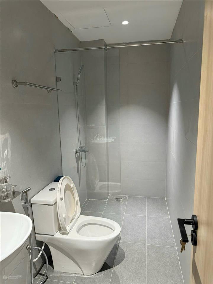 Cho thuê căn phố biển 119 m2, hoàn thiện 2 tầng cơ bản, thoáng mát vào ở được luôn