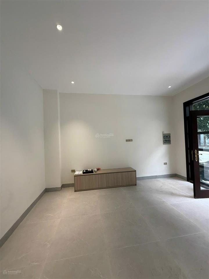 Cho thuê căn phố biển 119 m2, hoàn thiện 2 tầng cơ bản, thoáng mát vào ở được luôn