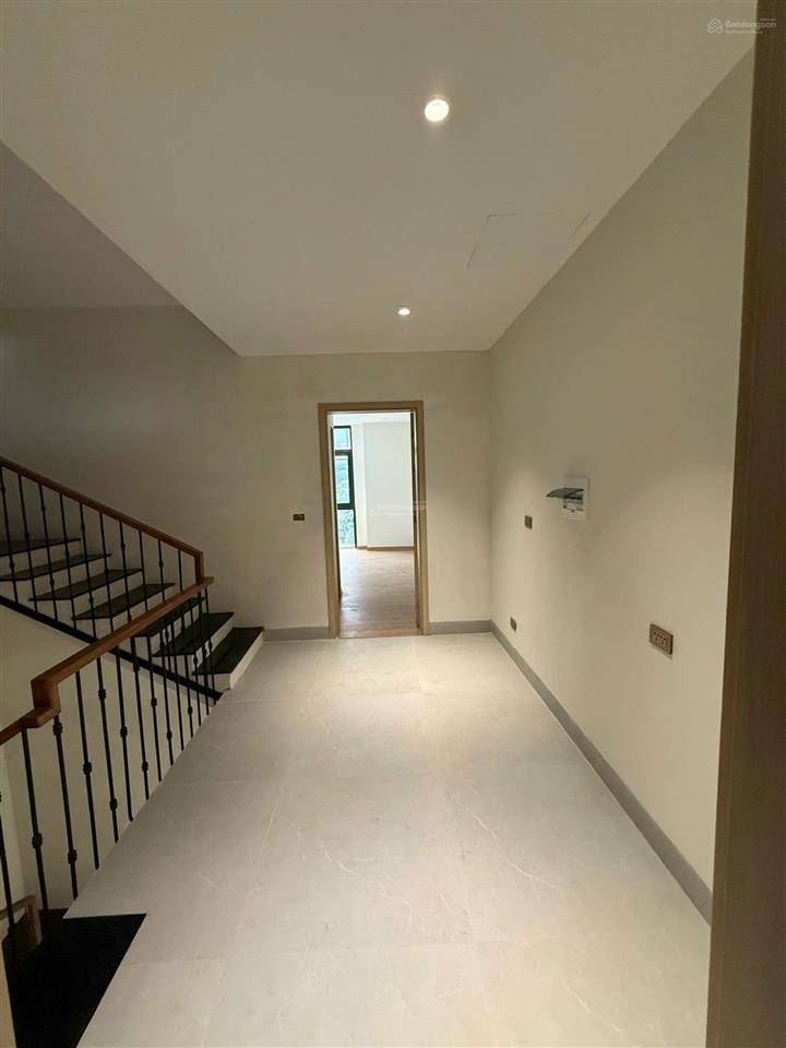 Cho thuê căn phố biển 119 m2, hoàn thiện 2 tầng cơ bản, thoáng mát vào ở được luôn