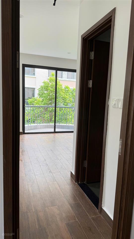 Cho thuê căn xẻ khe 91 m2 hoàn thiện 5 tầng 7 phòng ngủ giá tham khảo tốt trong khu vực