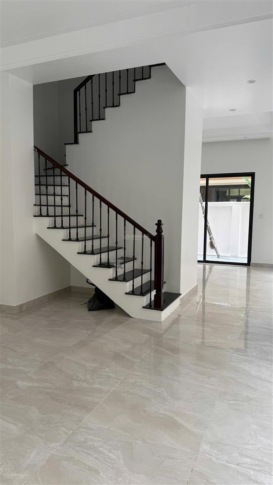 Cho thuê căn xẻ khe 91 m2 hoàn thiện 5 tầng 7 phòng ngủ giá tham khảo tốt trong khu vực