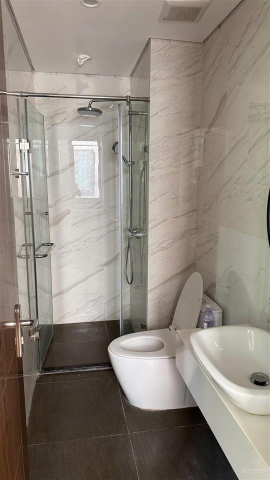Cho thuê căn xẻ khe 91 m2 hoàn thiện 5 tầng 7 phòng ngủ giá tham khảo tốt trong khu vực