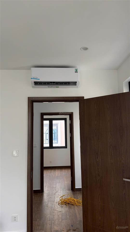 Cho thuê căn xẻ khe 91 m2 hoàn thiện 5 tầng 7 phòng ngủ giá tham khảo tốt trong khu vực