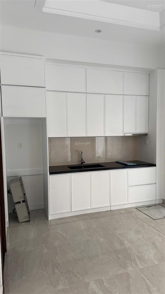 Cho thuê căn xẻ khe 91 m2 hoàn thiện 5 tầng 7 phòng ngủ giá tham khảo tốt trong khu vực