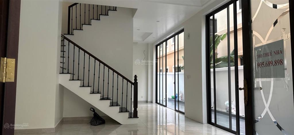 Cho thuê căn xẻ khe 91 m2 hoàn thiện 5 tầng 7 phòng ngủ giá tham khảo tốt trong khu vực