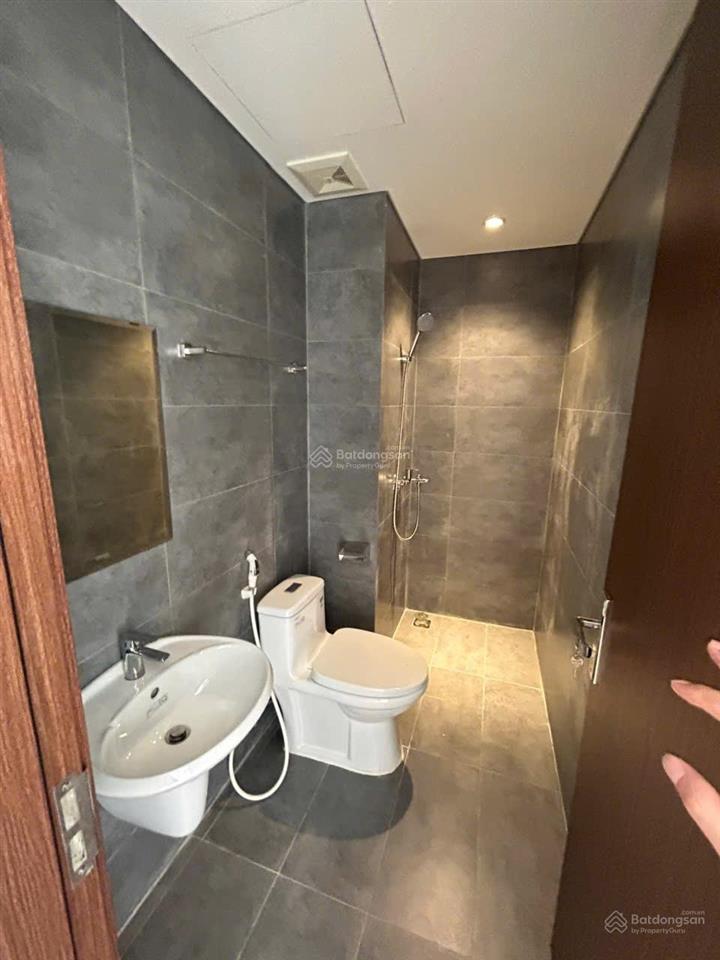 Cho thuê căn hộ hoàn thiện 5 tầng 7 phòng ngủ thích hợp để ở gia đình