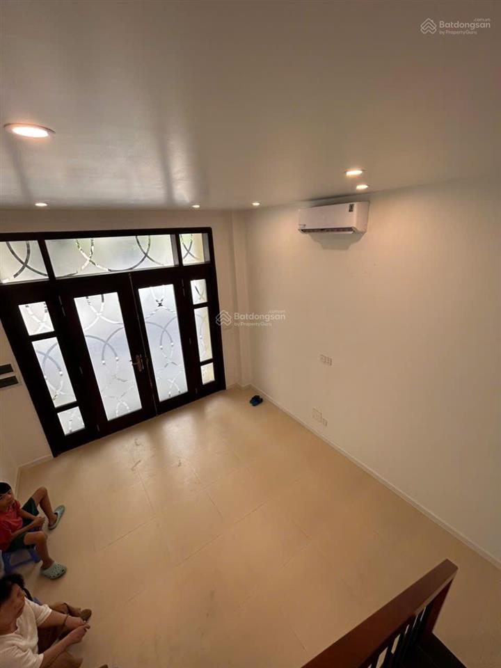 Cho thuê căn hộ hoàn thiện 5 tầng 7 phòng ngủ thích hợp để ở gia đình