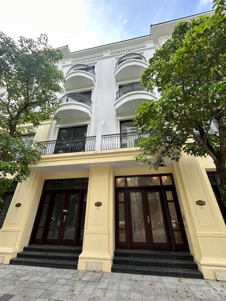 Cho thuê căn hộ hoàn thiện 5 tầng 7 phòng ngủ thích hợp để ở gia đình