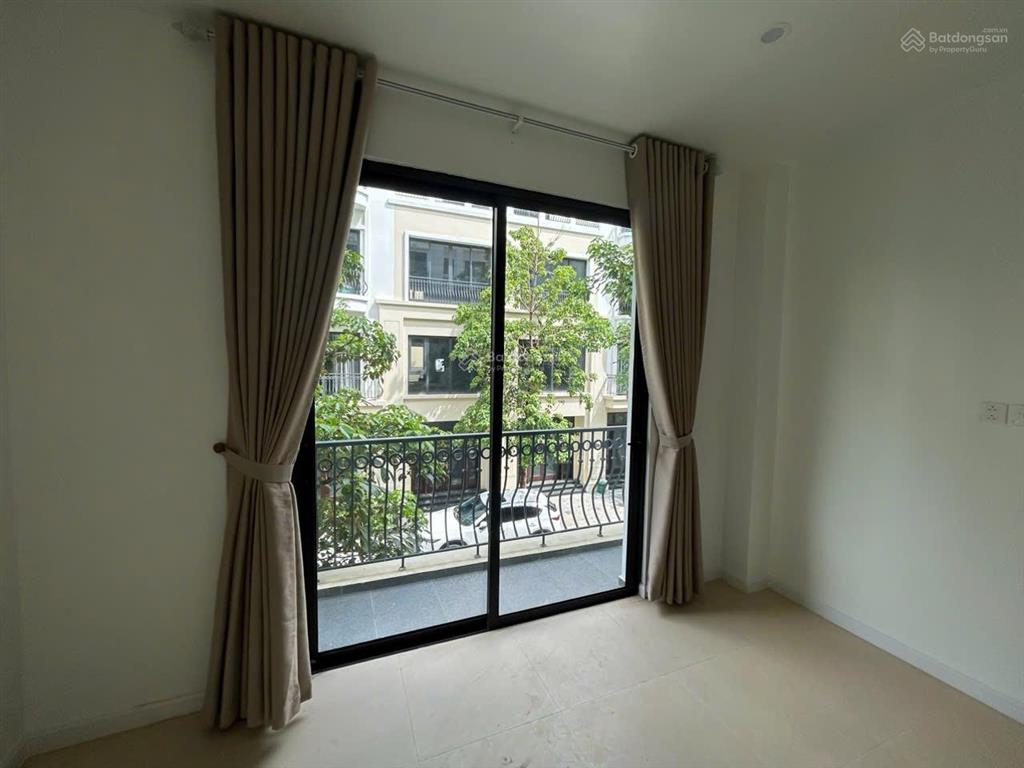 Cho thuê căn hộ hoàn thiện 5 tầng 7 phòng ngủ thích hợp để ở gia đình