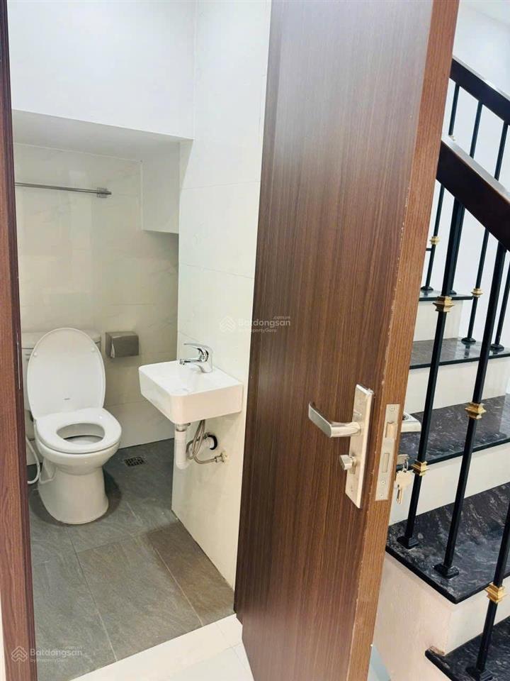 Cho thuê căn hoàn thiện 2 tầng trong khu đóng, đảo dừa khép kín, tiện ích bể bơi pha lê đẳng cấp.