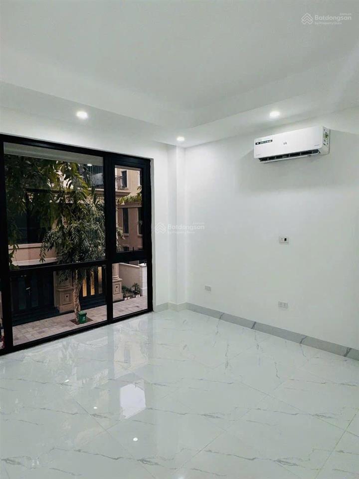 Cho thuê căn hoàn thiện 2 tầng trong khu đóng, đảo dừa khép kín, tiện ích bể bơi pha lê đẳng cấp.