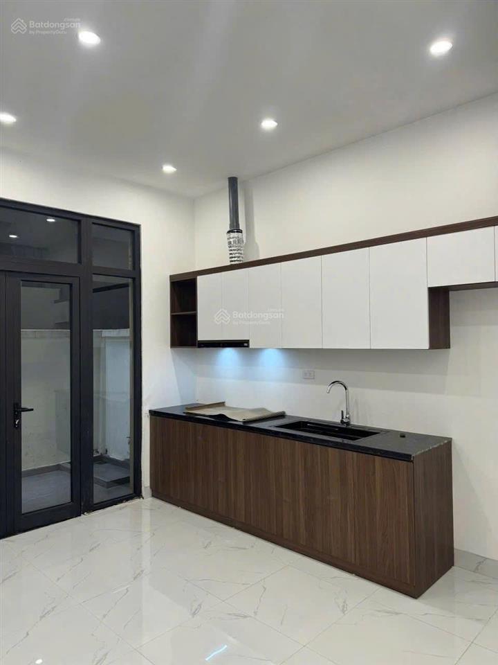 Cho thuê căn hoàn thiện 2 tầng trong khu đóng, đảo dừa khép kín, tiện ích bể bơi pha lê đẳng cấp.