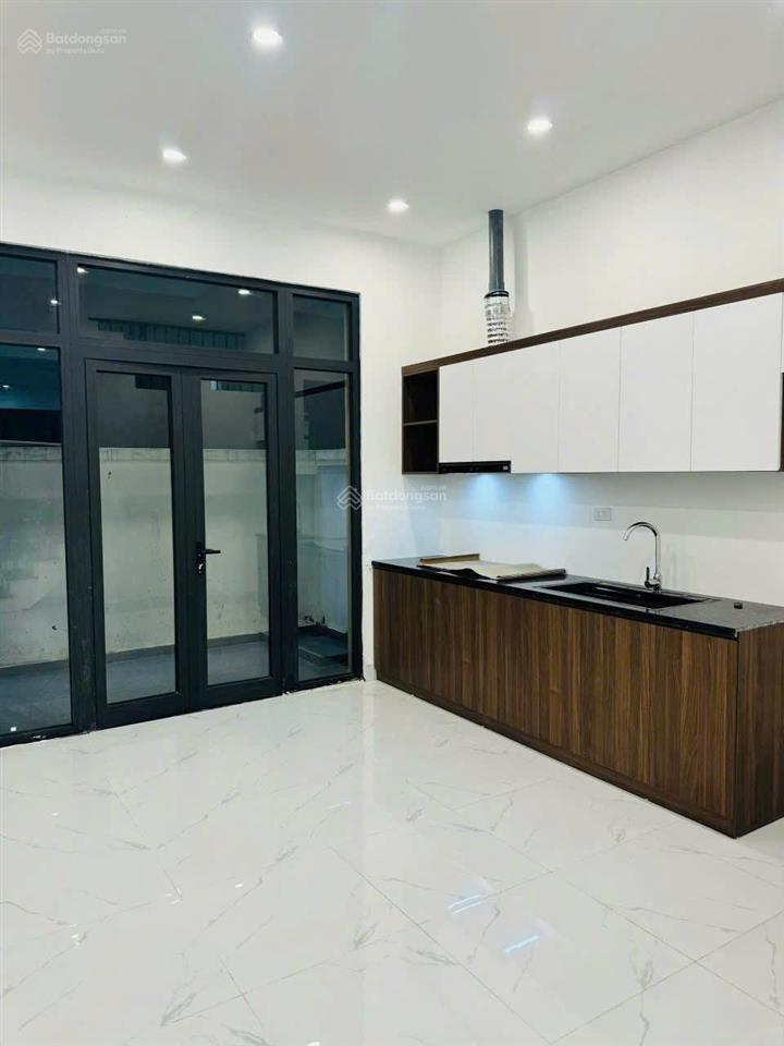 Cho thuê căn hoàn thiện 2 tầng trong khu đóng, đảo dừa khép kín, tiện ích bể bơi pha lê đẳng cấp.