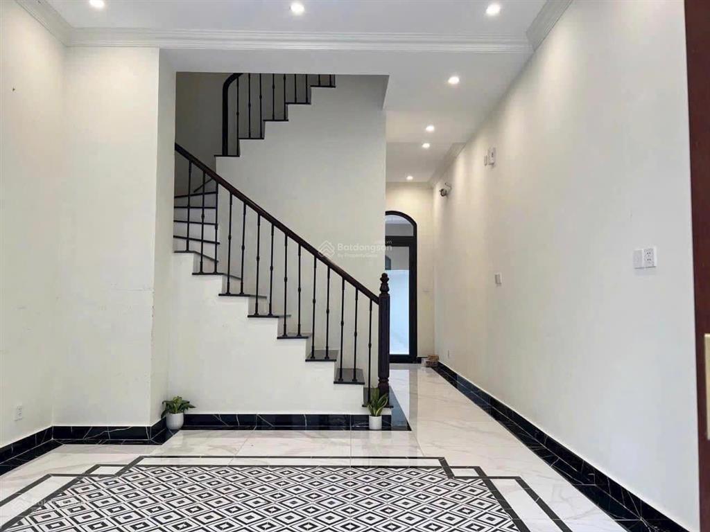 Cho thuê căn hoàn thiện 3 tầng 4 pn, hoàn thiện full đồ chỉ việc vào ở